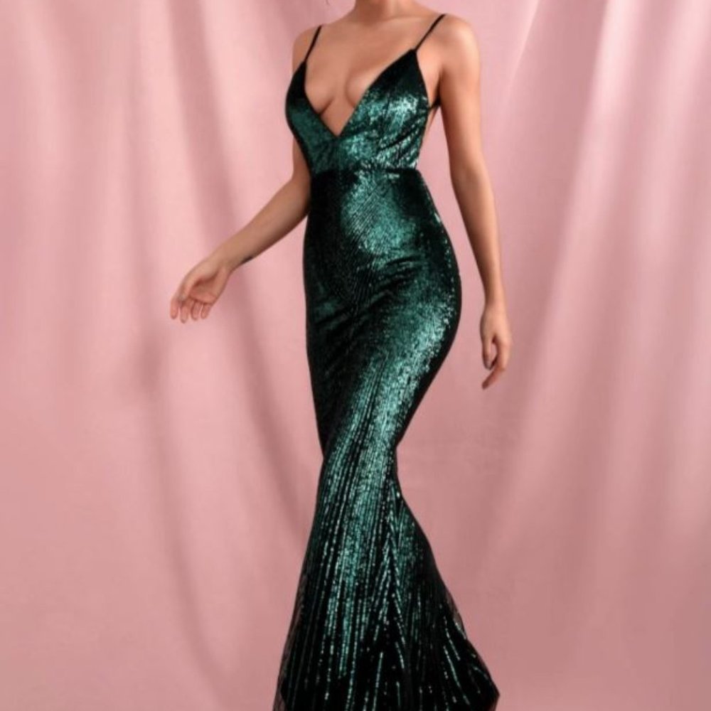 LOVE & LEMONADE Plunging Neck Backless Green Sequins